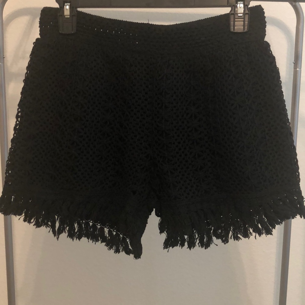 Detailed black shorts